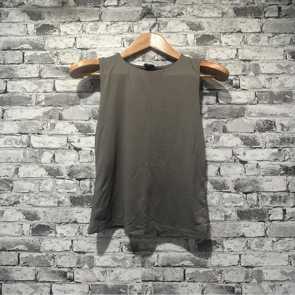 EUC Tahari Grey Sleeveless Muscle Tee Size Small